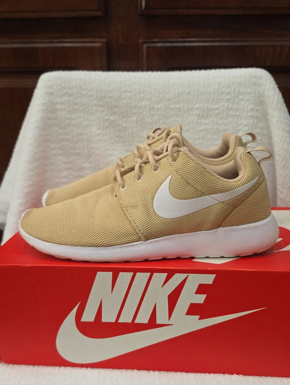☆ Nike Roshe One Desert Ore Tan & White Mesh Casual Sneaker ☆ Womens Size 7 ☆